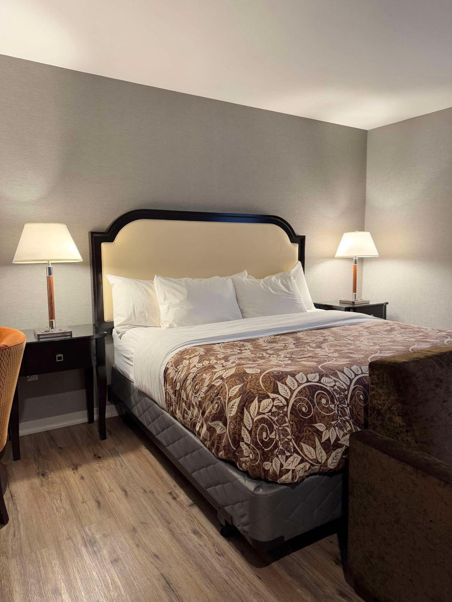 Big Bird Inn Wawa, Surestay Collection By Best Western Exterior photo